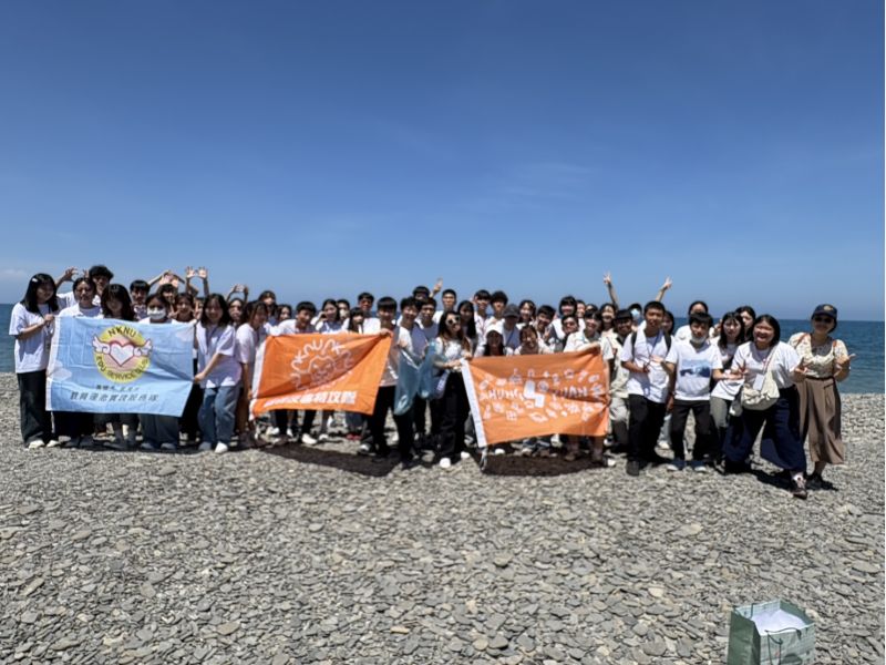 圖5.反毒教育前以淨灘活動實踐愛地球行動 圖5.反毒教育前以淨灘活動實踐愛地球行動
