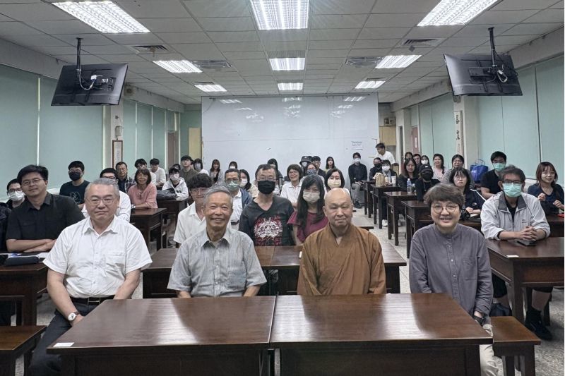 南大國文系講座獲聯江企業支持 邀釋見諶館長談北朝摩崖刻經書法與信仰. 南大國文系講座獲聯江企業支持 邀釋見諶館長談北朝摩崖刻經書法與信仰.