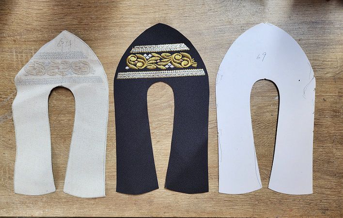 繡花鞋依版型(右)裁成鞋面(中)，內襯麻紗布(左)避免繡線或金葱磨腳。（鄭佩雯拍攝）