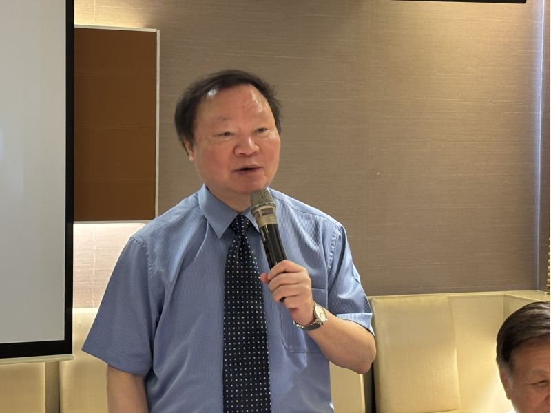圖4.王校長感謝吳總會長的努力付出期望曾總會長再創新猷 圖4.王校長感謝吳總會長的努力付出期望曾總會長再創新猷