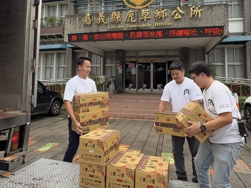張騏晟也很感謝參與這次活動廠商大家一起傳遞溫暖活動。 張騏晟也很感謝參與這次活動廠商大家一起傳遞溫暖活動。