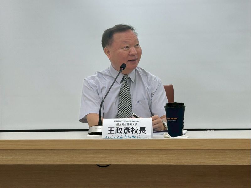 圖2.高師大王政彥校長蒞臨開幕典禮,並給予資優生勉勵與祝福 圖2.高師大王政彥校長蒞臨開幕典禮,並給予資優生勉勵與祝福