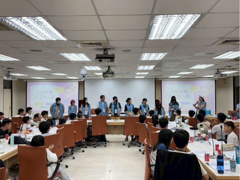 圖3.資優生與小隊輔建立關係,在營隊中學習團隊合作 圖3.資優生與小隊輔建立關係,在營隊中學習團隊合作