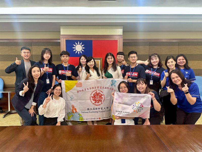 圖1.師生與駐馬國臺北經濟文化辦事處教育組組長張佳琳(後2排左5)合影
