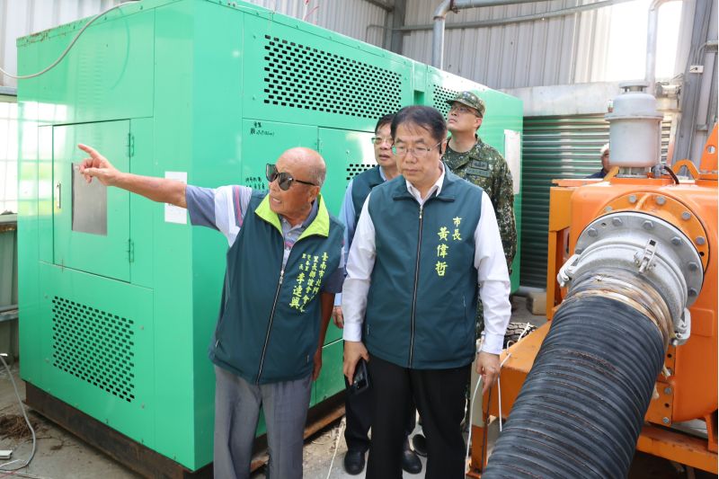 里長反映抽水機損壞,市府第一時間緊急調度移動式抽水機進行部署 里長反映抽水機損壞,市府第一時間緊急調度移動式抽水機進行部署