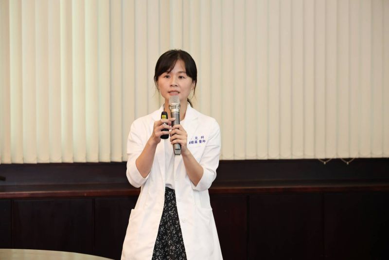 『少年誤飲強酸清潔劑緊急處理與預防指南 賴馥蘋醫師提醒「三不一就醫」處理原則』 圖片來源:記者林清雲攝 『少年誤飲強酸清潔劑緊急處理與預防指南 賴馥蘋醫師提醒「三不一就醫」處理原則』 圖片來源:記者林清雲攝