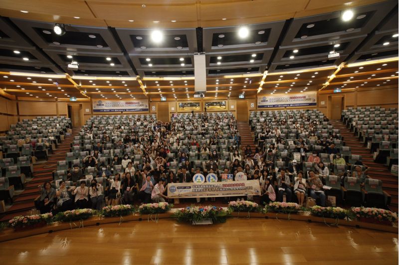 圖1.出席教育部特殊教育表揚典禮暨資源教室新進研習人員大合照 圖1.出席教育部特殊教育表揚典禮暨資源教室新進研習人員大合照