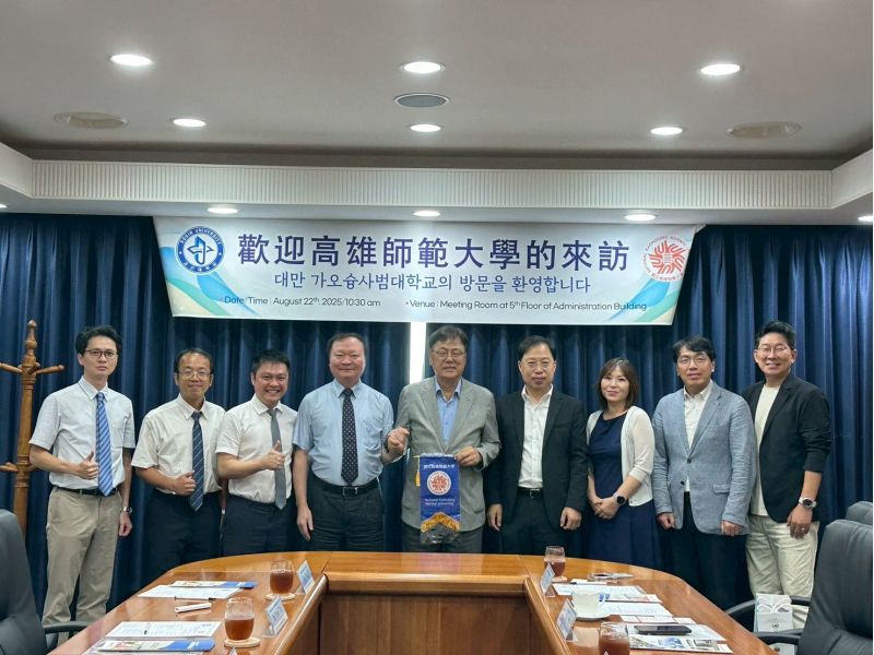 圖3.拜訪高神大學,由校長Lee Jeong-Gi接待高師大訪問團 圖3.拜訪高神大學,由校長Lee Jeong-Gi接待高師大訪問團