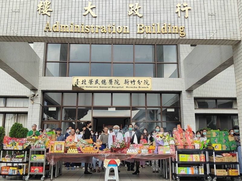 臺北榮總新竹分院陳曾基院長率領各級主管及員工同仁祭拜  圖片來源:臺北榮總新竹分院 臺北榮總新竹分院陳曾基院長率領各級主管及員工同仁祭拜  圖片來源:臺北榮總新竹分院