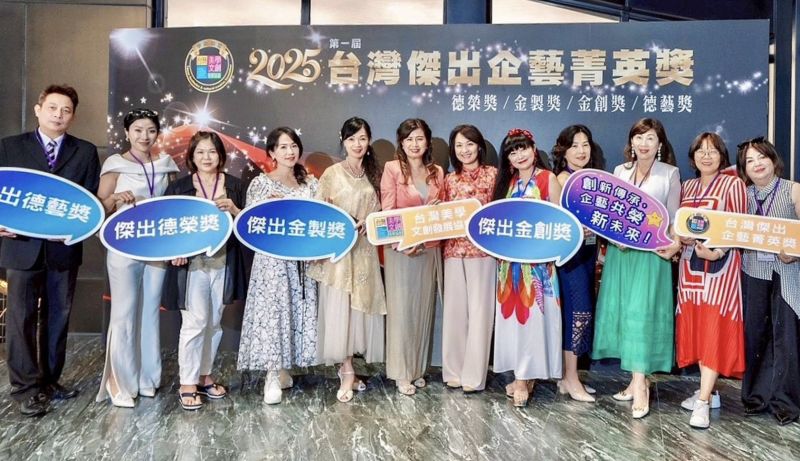 （圖二）  榮獲邀請的與會貴賓紛紛到場祝賀並肯定在AI新世代發展未來企業中，希望能將經營管理與企業文化能注入文創產業的美學創意並發展最佳動能。  圖片來源：（攝影記者/陳苗生）