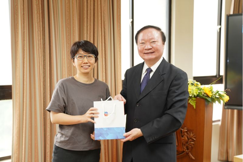 圖4.鴻海董事長辦公室智慧城市平台林旭瑩資深處長蒞臨觀禮