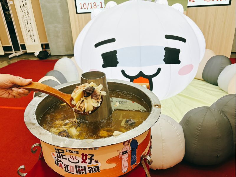 2025臺南關子嶺溫泉美食節記者會-天下第一鼎迷你版雞湯鍋_  圖片來源：記者林清雲攝