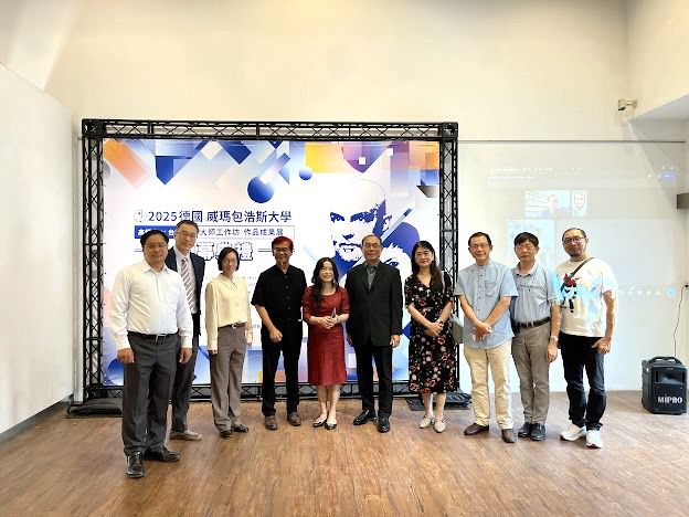 圖1.高師大藝術學院院長陳立民協同台師大藝術學院院長莊連東（左4）與海軍官校士官長圖資處處長及學務長等合影