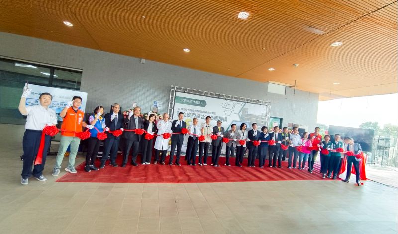 秀傳醫療體系「安秀綜合式長照機構」於今(28日)開幕，活動現場集結產官學界代表與多位地方民意代表、社區長者及民眾共同參與。