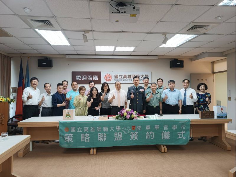 圖1.簽約後雙方出席師長歡喜合影 圖1.簽約後雙方出席師長歡喜合影