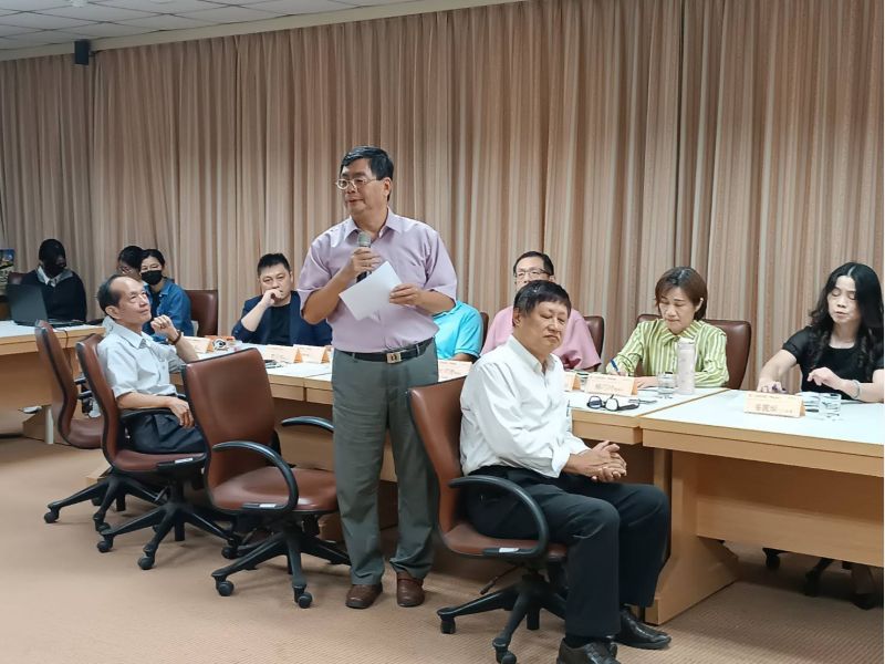 圖5.通識中心主任王文裕高度肯定陸官學生的學習精神 圖5.通識中心主任王文裕高度肯定陸官學生的學習精神