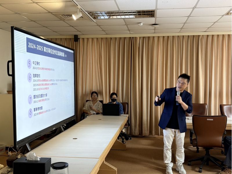 圖6.高師大余遠澤處長針對智慧校園實施專題報告與分享 圖6.高師大余遠澤處長針對智慧校園實施專題報告與分享