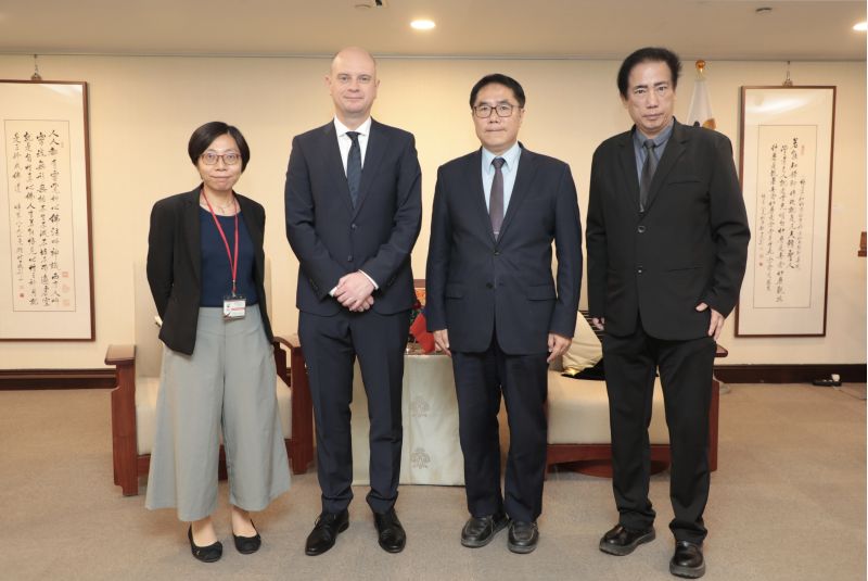 波蘭台北辦事處畢爾斯基處長與台南市政府合照