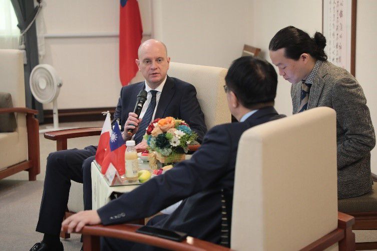 畢爾斯基處長分享台波合作交流的構想 畢爾斯基處長分享台波合作交流的構想