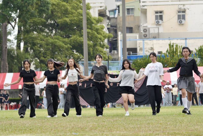 圖7.創意啦啦隊競賽語文班榮獲亞軍