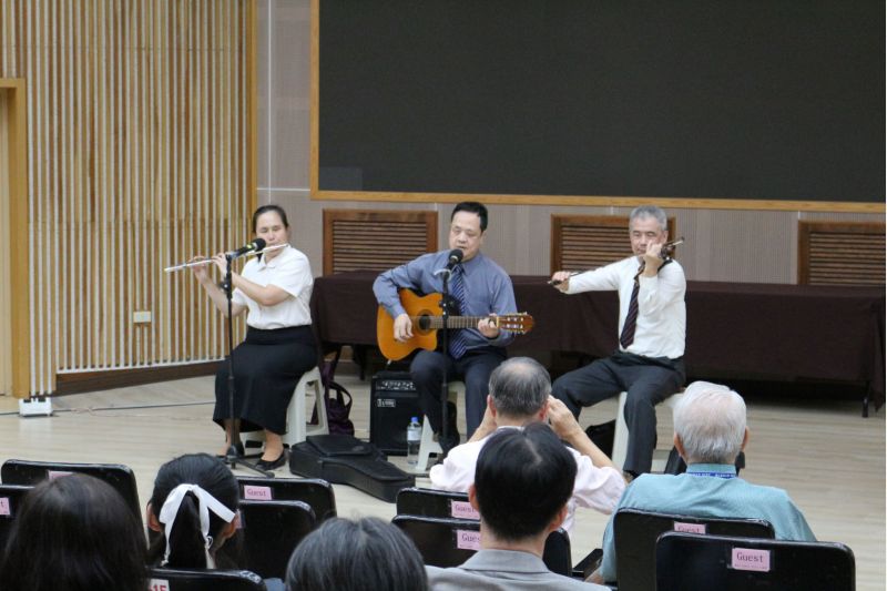 南大邀請盲人啄木鳥樂團開場演出,以音樂展現無障礙共融精神。.JP圖檔尺寸請注意寬度至少為800) 南大邀請盲人啄木鳥樂團開場演出,以音樂展現無障礙共融精神。.JP圖檔尺寸請注意寬度至少為800)