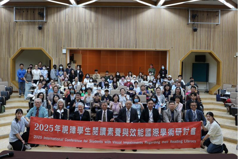 南大視障教育與重建中心舉辦國際研討會,與會貴賓及師生共同參與交流。. 南大視障教育與重建中心舉辦國際研討會,與會貴賓及師生共同參與交流。.