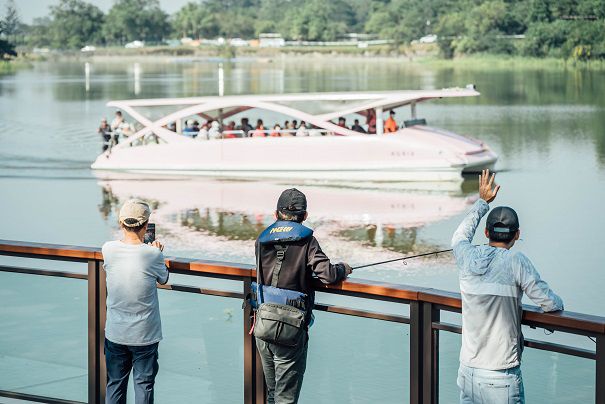 太陽能船. 太陽能船.