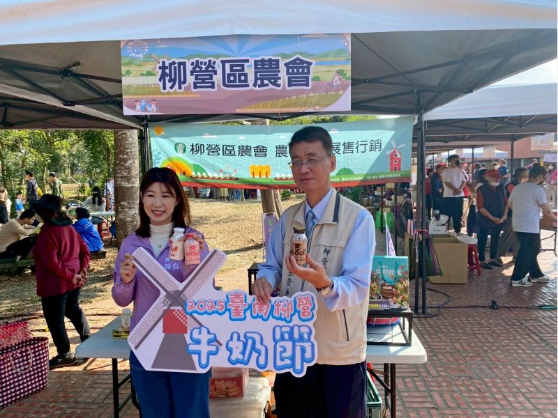 台南市柳營區長劉發仲巡視攤商