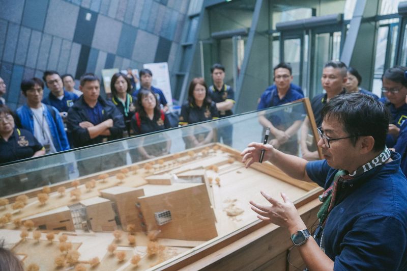 南大 EMBA 於蘭陽博物館由陳碧琳館長親自導覽,深入了解博物館永續營運與在地連結。 南大 EMBA 於蘭陽博物館由陳碧琳館長親自導覽,深入了解博物館永續營運與在地連結。