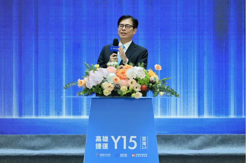 市長陳其邁與鴻海輪值CEO楊秋瑾完成簽約儀式，共同開啟高雄智慧城市新篇章，並感謝鴻海集團持續看好並加碼投資高雄。