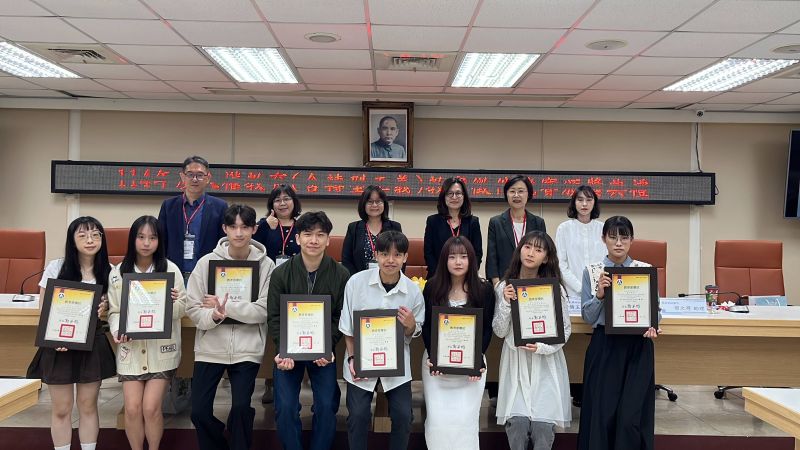圖2.114年人權教育(含轉型正義)教案競賽頒獎典禮獲獎者合影