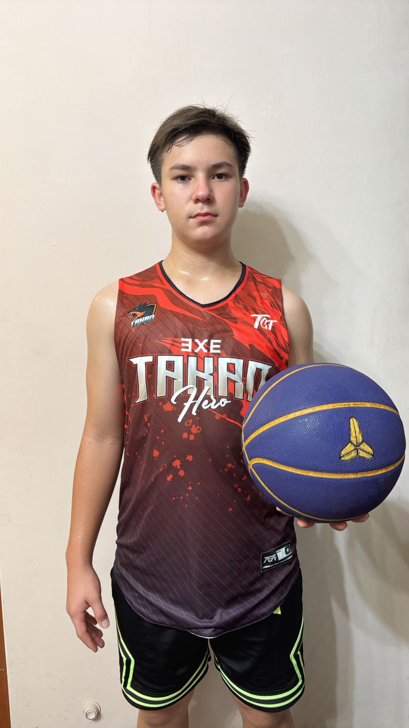 14歲少年自發成立「免費偏鄉籃球英文營」，用運動與語言改變孩子的未來。