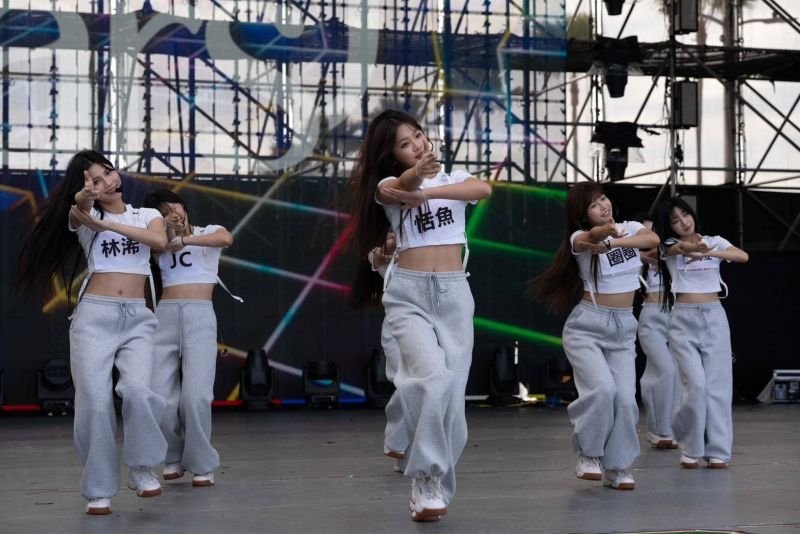 Wing Stars於29日進行跨年晚會彩排，成員一字排開吸引粉絲尖叫聲不斷。（圖／高雄市政府提供）