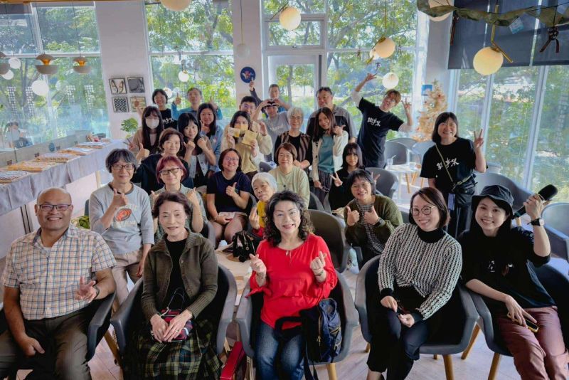 南大「織事集」於烏邦圖書店開幕,串聯在地夥伴共構紡織文化交流場域。. 南大「織事集」於烏邦圖書店開幕,串聯在地夥伴共構紡織文化交流場域。.