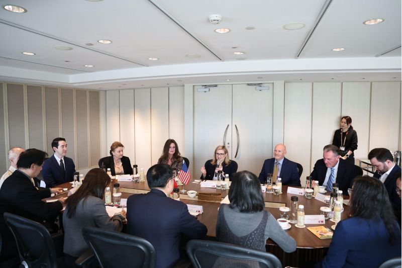 鳳凰城市長葛蕾歌表示非常期待下午的棒球交流