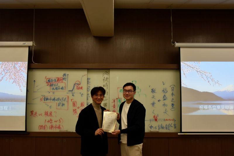 南大EMBA策略管理辯論賽中，反方辯士以具體案例與清晰論證，獲得最佳辯士肯定。