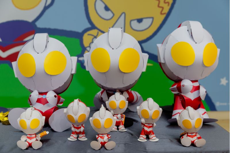 傳統春聯、斗方春聯、新春賀卡等新春小物,以及「超人力霸王」小提燈將陪伴市民朋友迎接馬年。 傳統春聯、斗方春聯、新春賀卡等新春小物,以及「超人力霸王」小提燈將陪伴市民朋友迎接馬年。