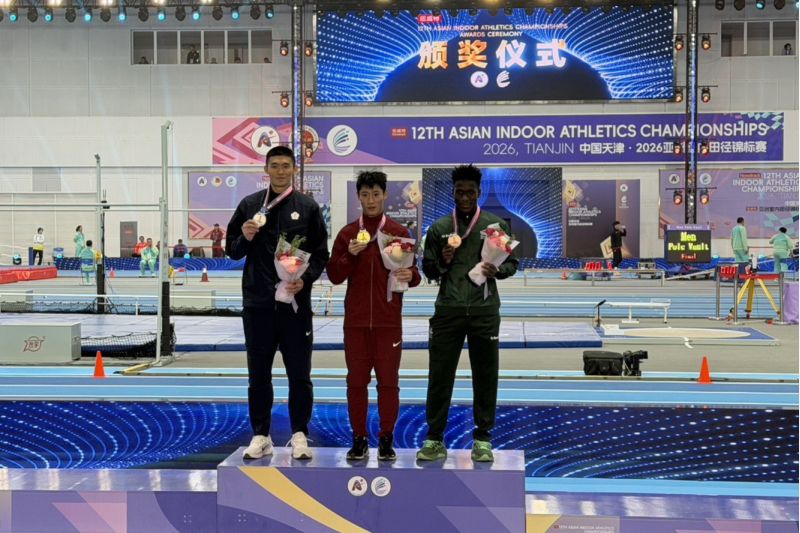 南大陳玟溥(左1)於國內重要賽事站上頒獎台，從全國運動會到亞洲舞台，持續以實績寫下突破紀錄的成長軌跡。