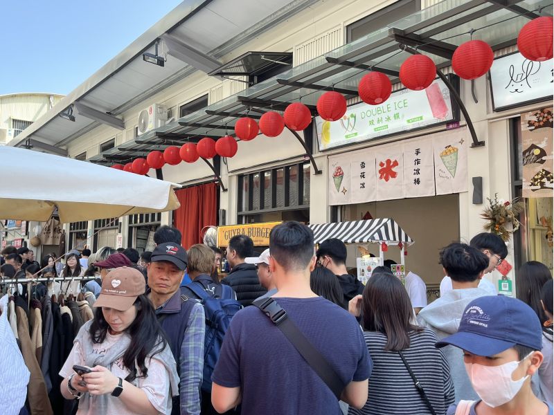 西市場逛街吃美食.