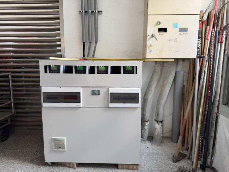 泰安國小將自發自用的電供應給教師辦公室。圖為儲能電池