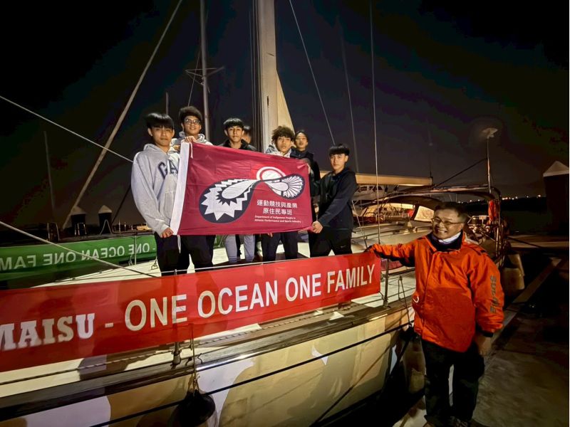 圖4：高師大運產班同學們在破曉時刻準備出發