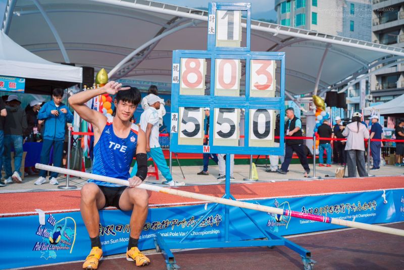 圖1.高雄師大吳彥翰締造5公尺50紀錄 圖片來源:小馬提供 圖1.高雄師大吳彥翰締造5公尺50紀錄 圖片來源:小馬提供