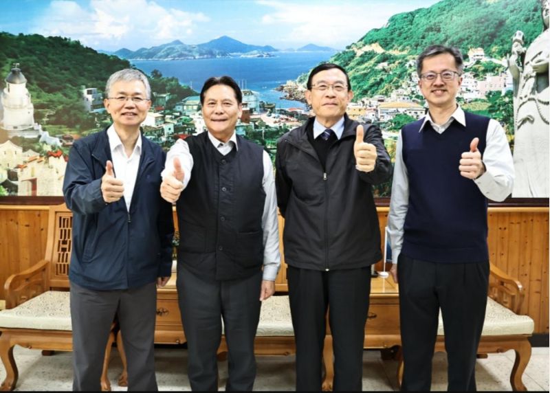 左起政風處長羅國威、縣長王忠銘、檢察總長邢泰釗及連江地檢署檢察長劉俊杰。