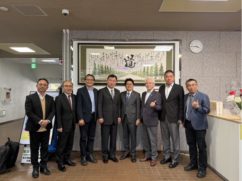 崑山科大團隊拜訪熊本縣菊陽町地方政府，與吉本町長、小牧副町長及福島議長進行討論合影.