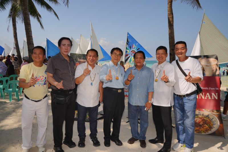 黃偉哲市長於長灘島宣傳台南