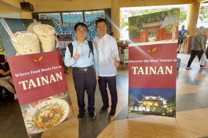 .黃市長在長灘島碼頭宣傳台南