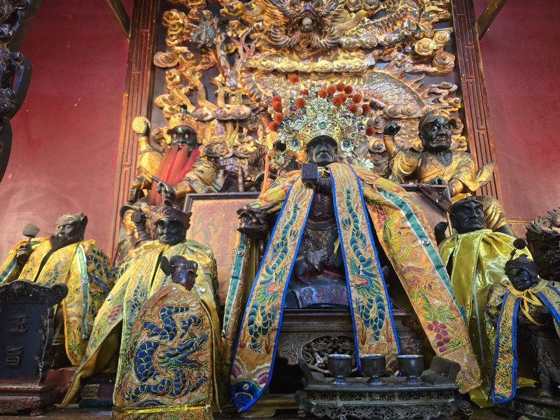 台南市西港無極五燈伏虎寺伏虎尊者、五燈財神爺、龜王聖帝聖像 圖片來源:記者林清雲攝 台南市西港無極五燈伏虎寺伏虎尊者、五燈財神爺、龜王聖帝聖像 圖片來源:記者林清雲攝