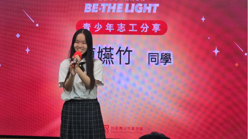 獲獎志工陳嬿竹分享從事志工的心得。 圖片來源:記者林清雲攝 獲獎志工陳嬿竹分享從事志工的心得。 圖片來源:記者林清雲攝