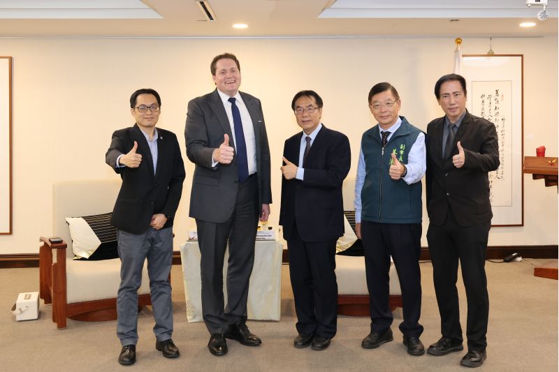 美國在台協會高雄分處張子霖處長辭別黃偉哲市長