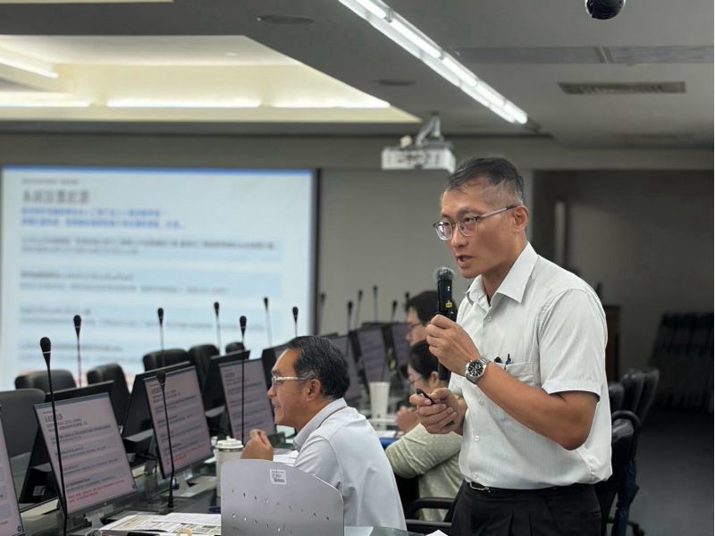 工業區科顏惠結科長在晶廉獎複審會議上報告